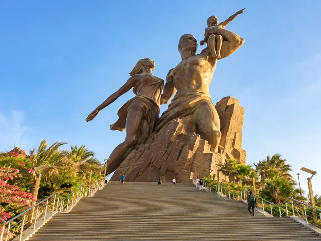 senegal-african-renaissance-monument.